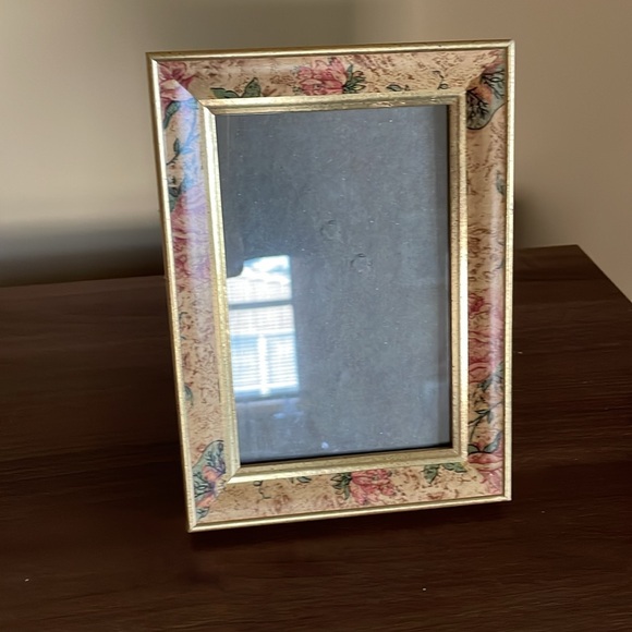 Floral and Gold Photo Frame for 4 x 6 Picture - Picture 2 of 6